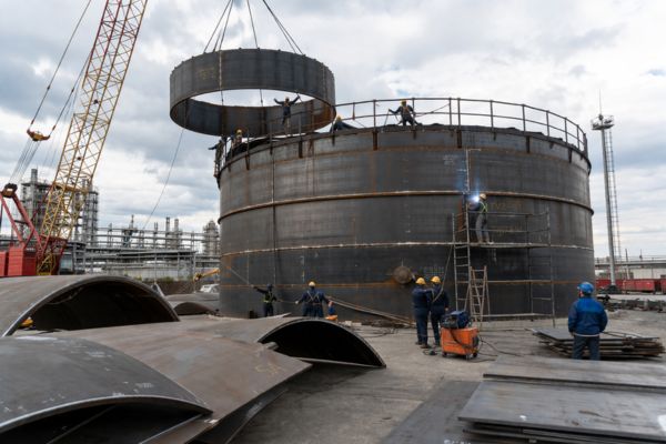 industrial_tank_assembly_at_construction_site
